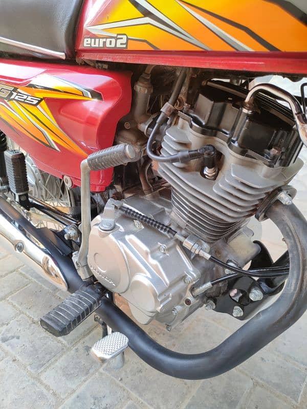 HONDA CG 125 MOTORCYCLE / BIKE 3