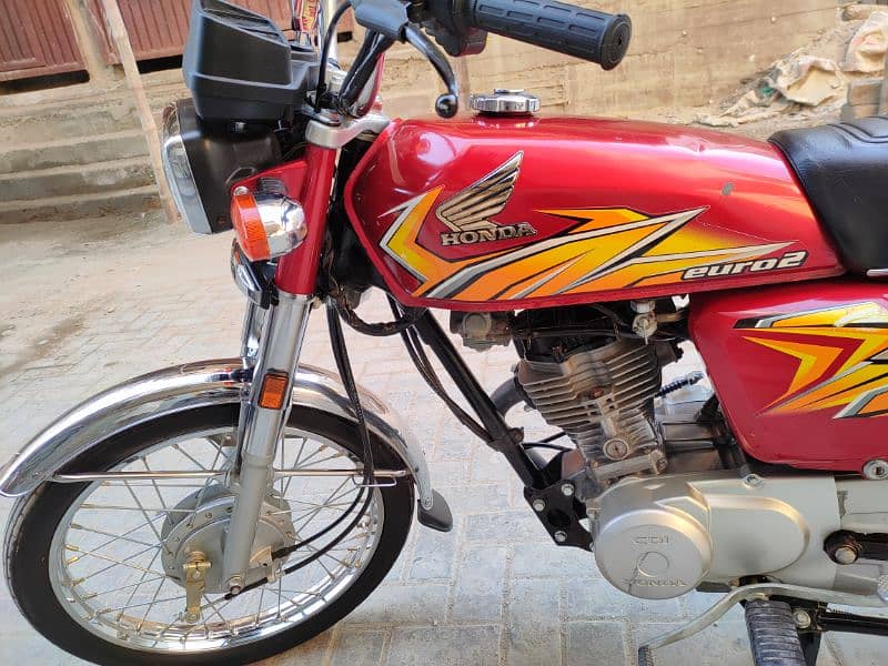 HONDA CG 125 MOTORCYCLE / BIKE 4