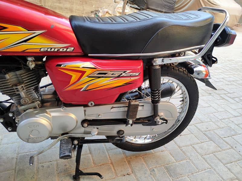 HONDA CG 125 MOTORCYCLE / BIKE 6