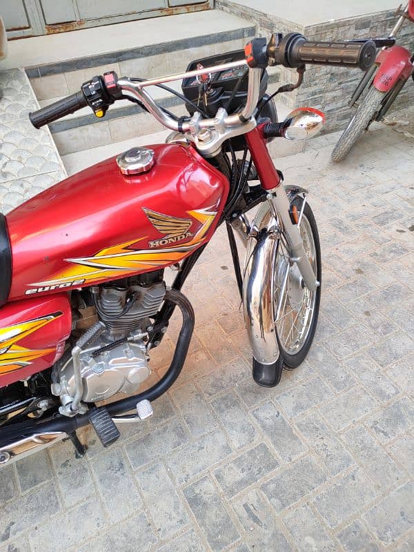 HONDA CG 125 MOTORCYCLE / BIKE 14