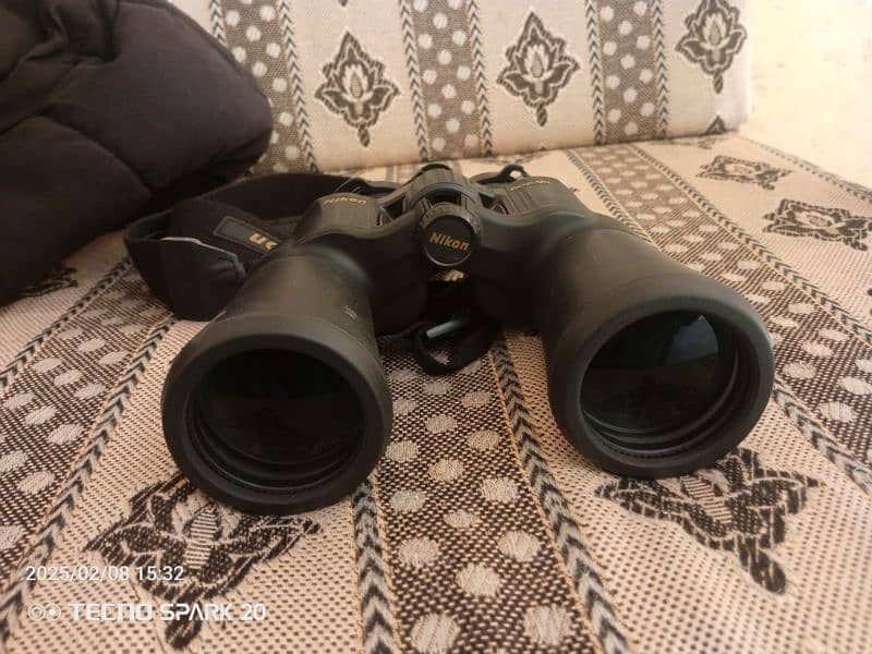 Binocular Nikon Aculon A211 2