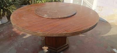 Round Dining table