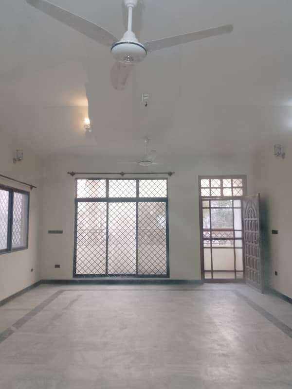 3 bed dd 1st floor portion for rent 6