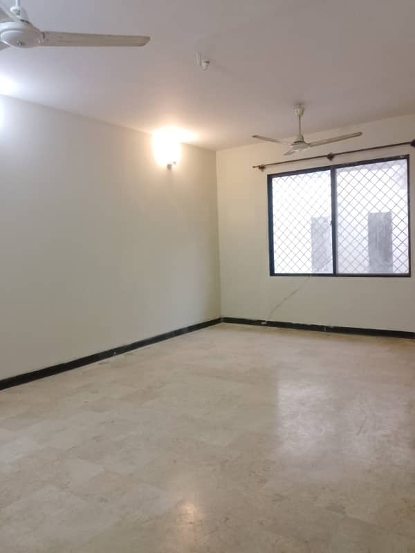 3 bed dd 1st floor portion for rent 10