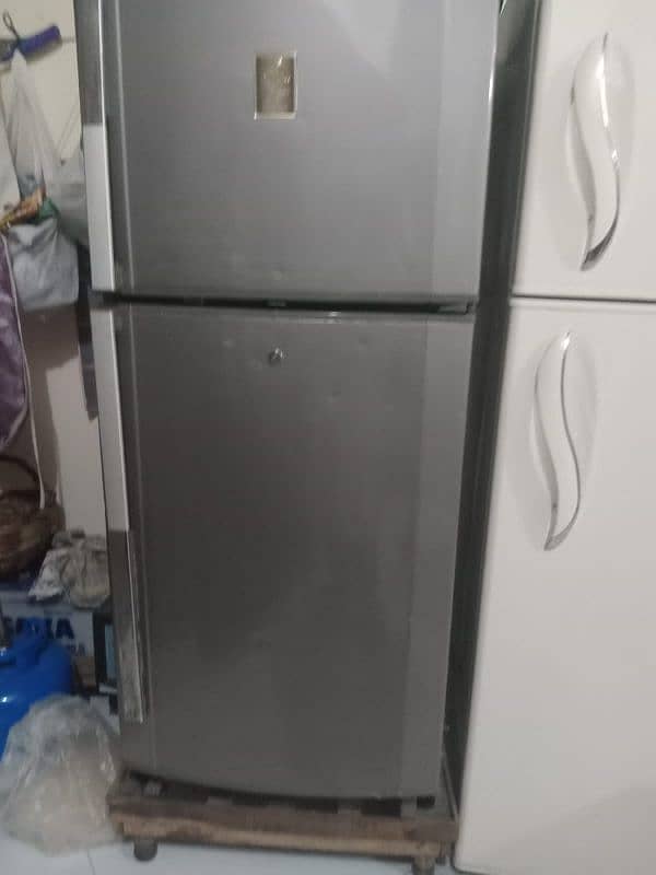 Dawlance refrigerator along with stabilizer 0