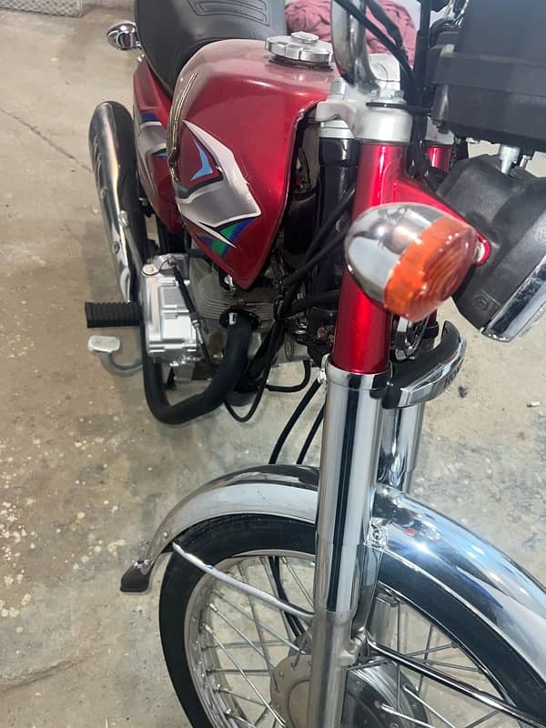 Honda cg 125 Red vip condition just look like zero meter 1