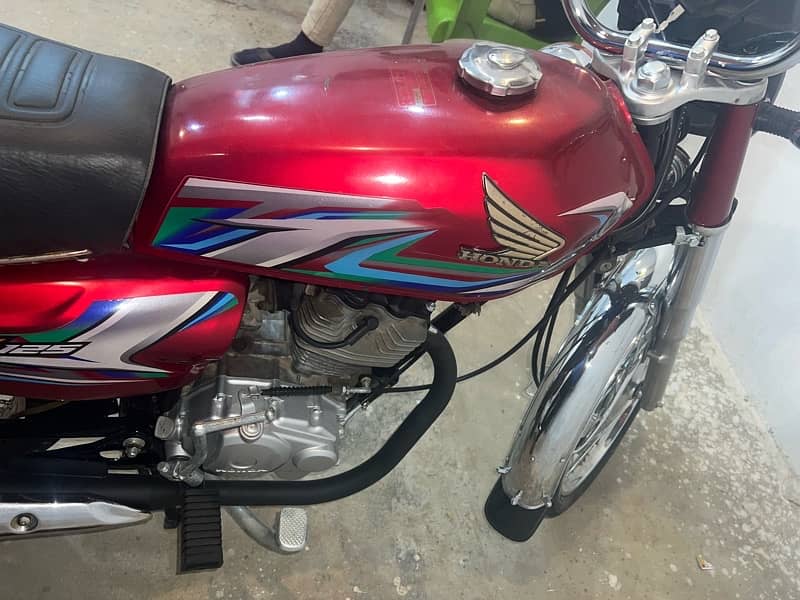 Honda cg 125 Red vip condition just look like zero meter 2