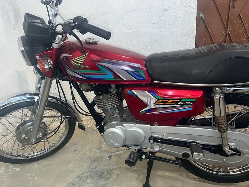 Honda cg 125 Red vip condition just look like zero meter 3