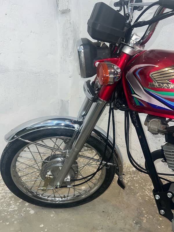 Honda cg 125 Red vip condition just look like zero meter 5