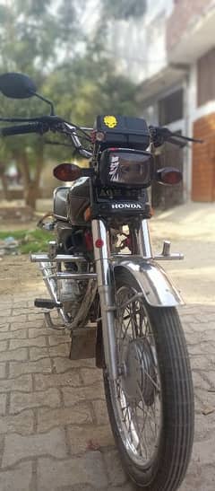 urgent for sale Honda 125 Model 2023 serious person he contect kryn