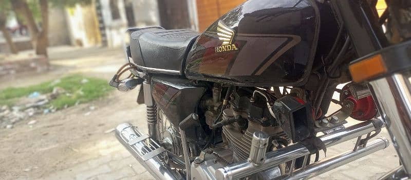 urgent for sale Honda 125 Model 2023 serious person he contect kryn 2