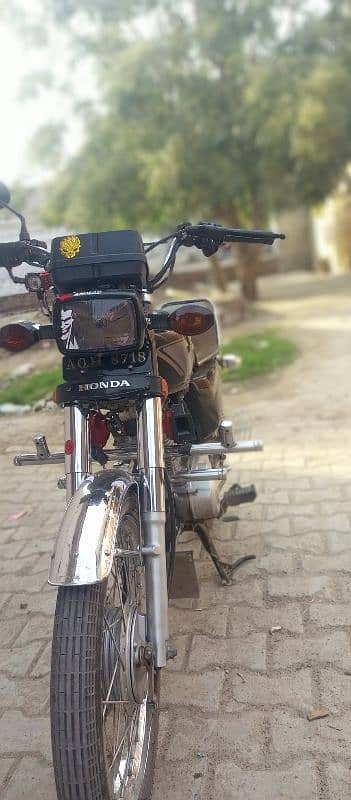 urgent for sale Honda 125 Model 2023 serious person he contect kryn 7