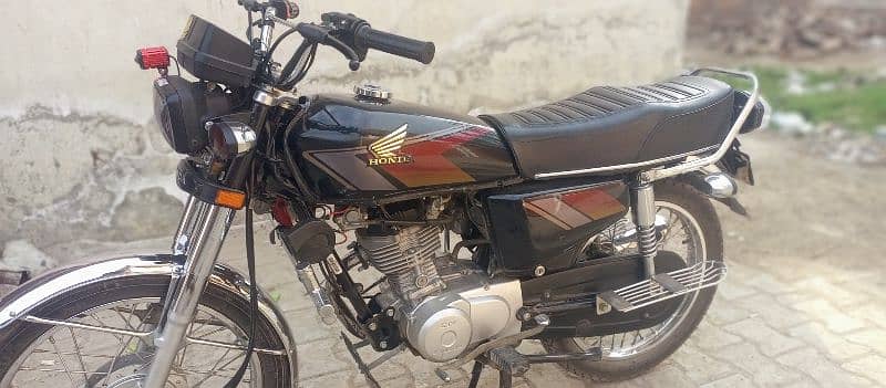 urgent for sale Honda 125 Model 2023 serious person he contect kryn 8