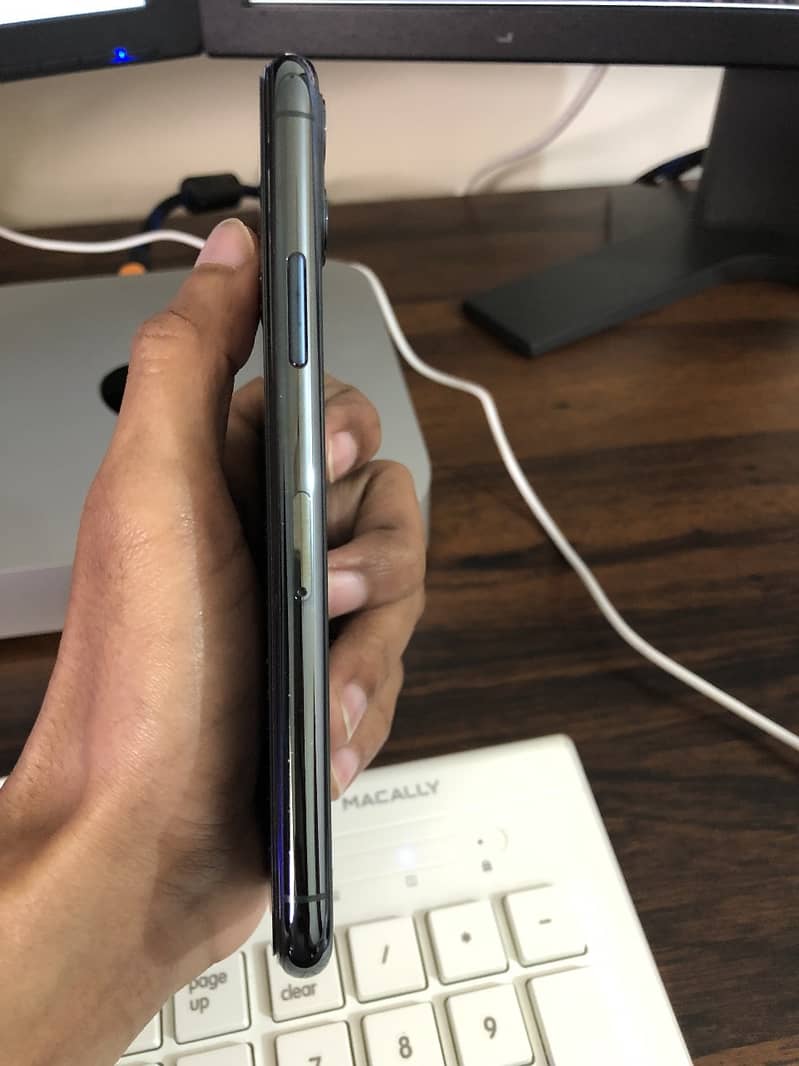 Apple iPhone 11 Pro 1