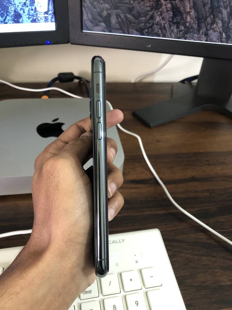 Apple iPhone 11 Pro 6