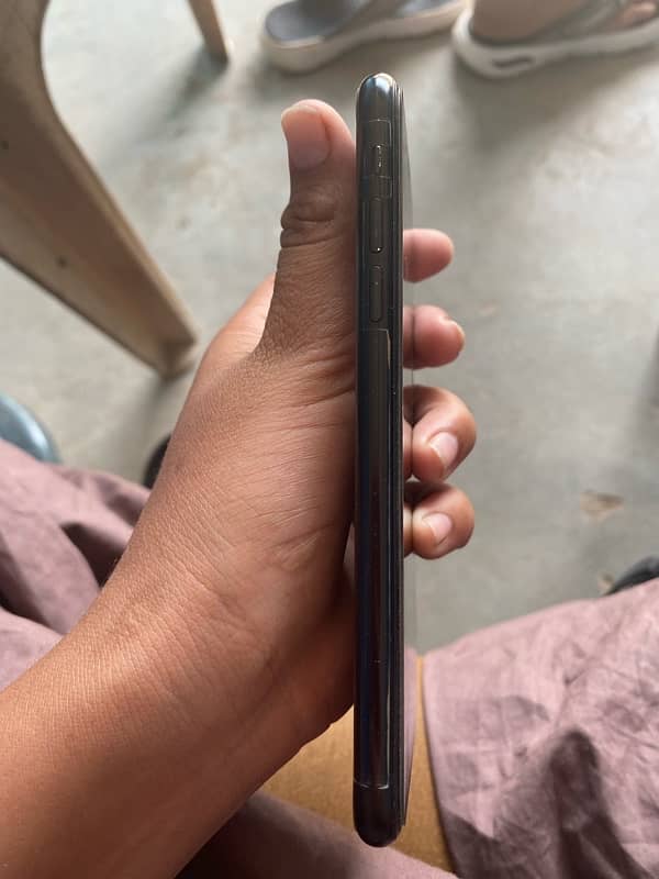 iPhone XR non pta factory unlock 10/9 condition 3