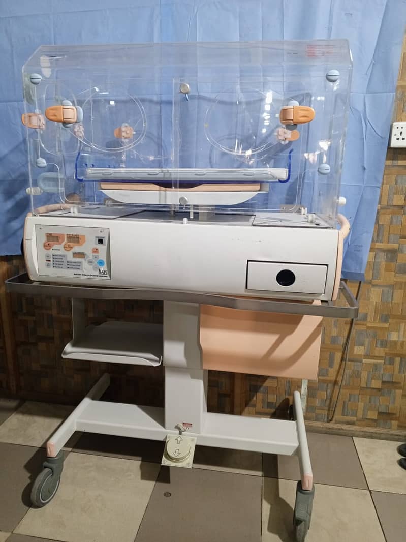 Baby warmer and Baby incubator imported from UK / France 2