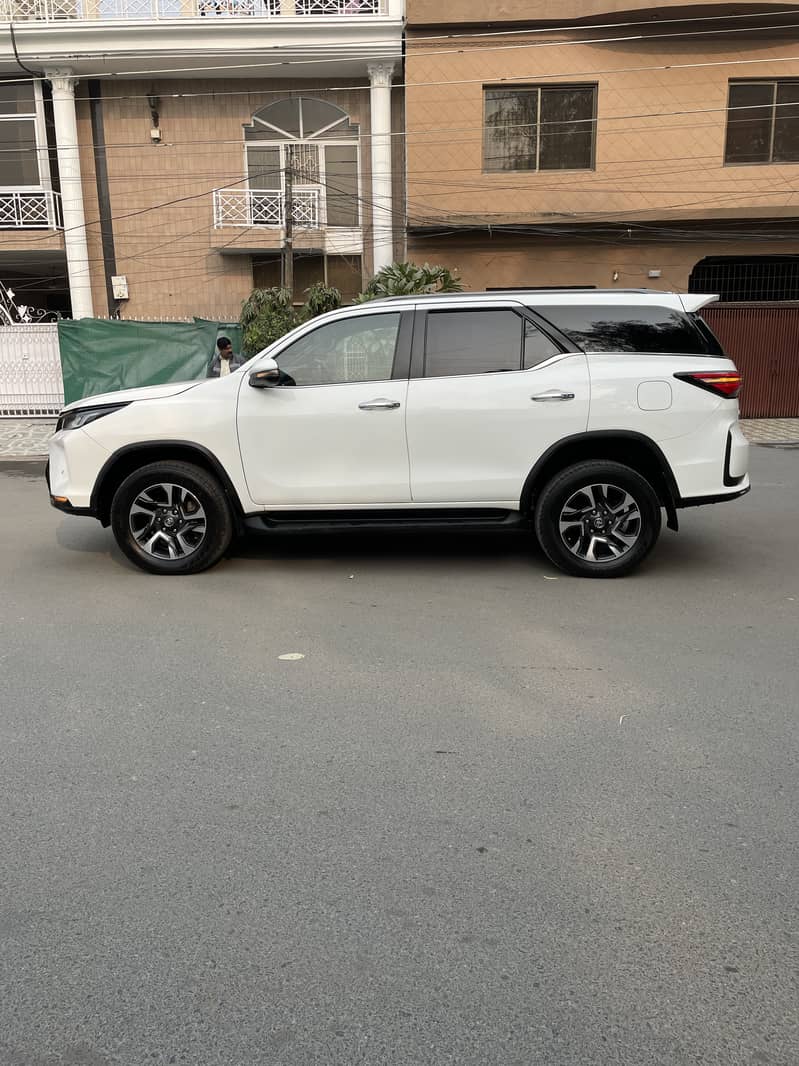 Toyota Fortuner Legender 2022 2