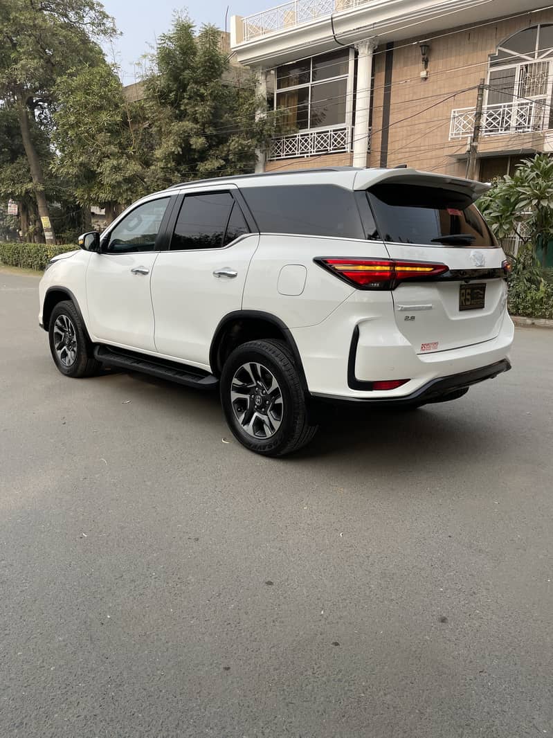 Toyota Fortuner Legender 2022 15