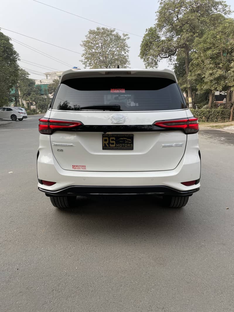 Toyota Fortuner Legender 2022 16