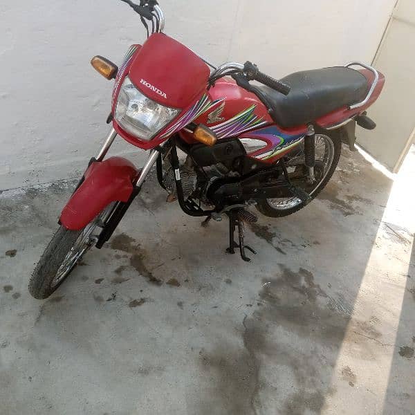 honda pridor in good condition location kamra attock o3'18:o9'8'95.6. 0 4