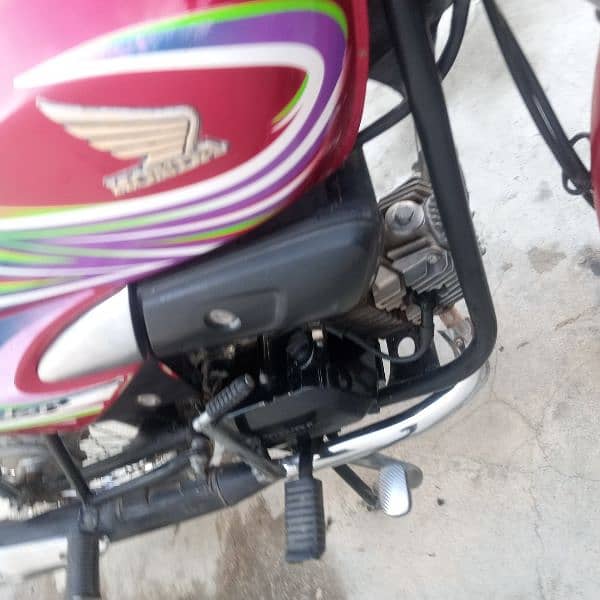 honda pridor in good condition location kamra attock o3'18:o9'8'95.6. 0 6