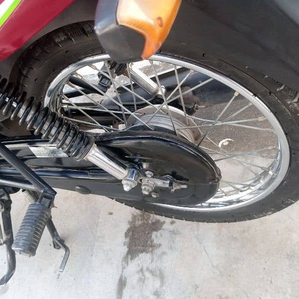 honda pridor in good condition location kamra attock o3'18:o9'8'95.6. 0 8