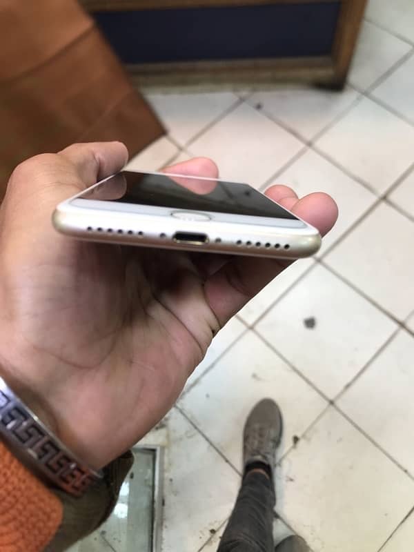 I phone 7 128 gb 4