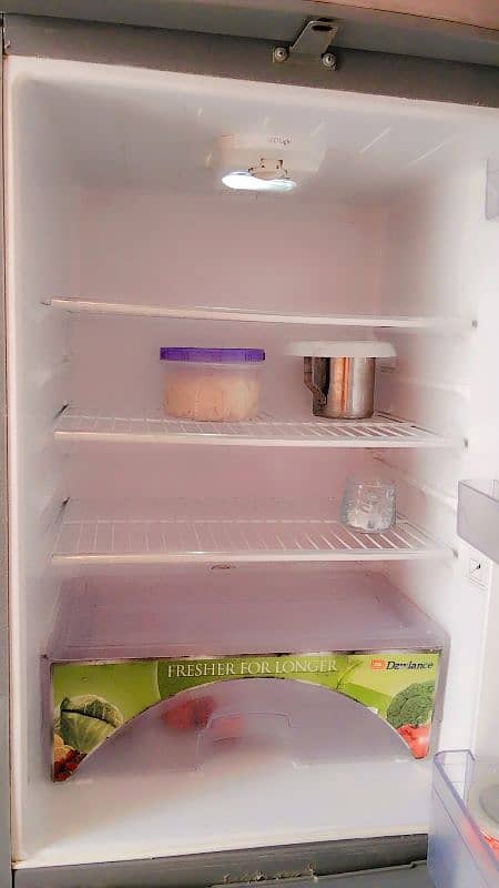 Dawlance refrigerator in new condition 4