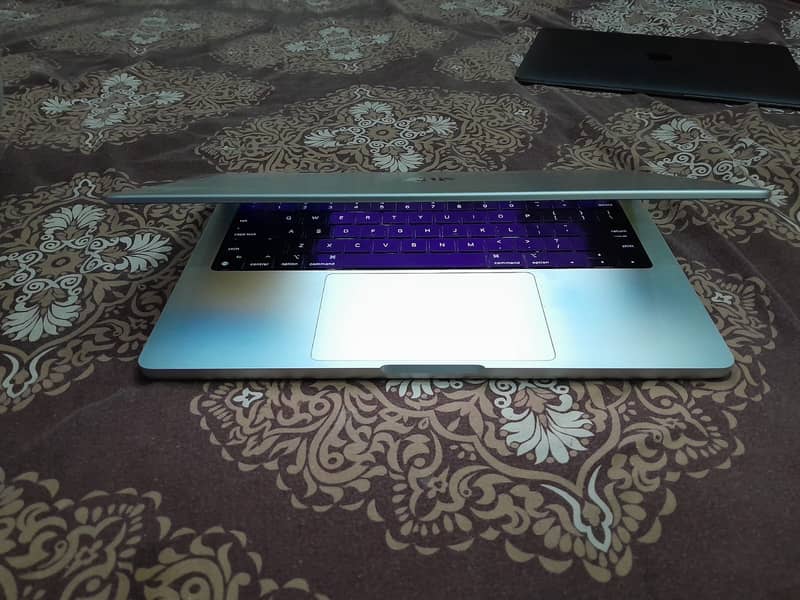 MACBOOK PRO M1 2021 16 GB / 512 GB 0