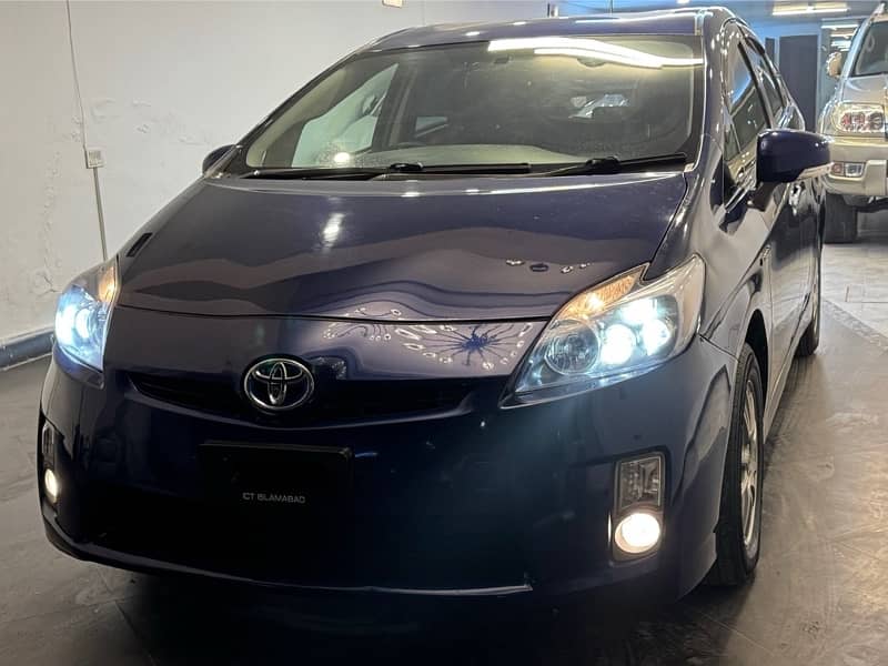 Toyota Prius 2011 3