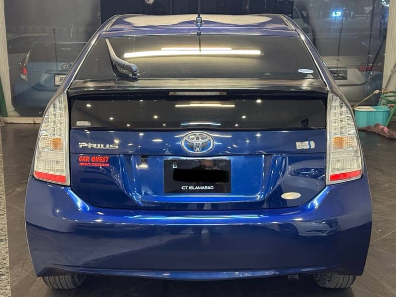 Toyota Prius 2011 4