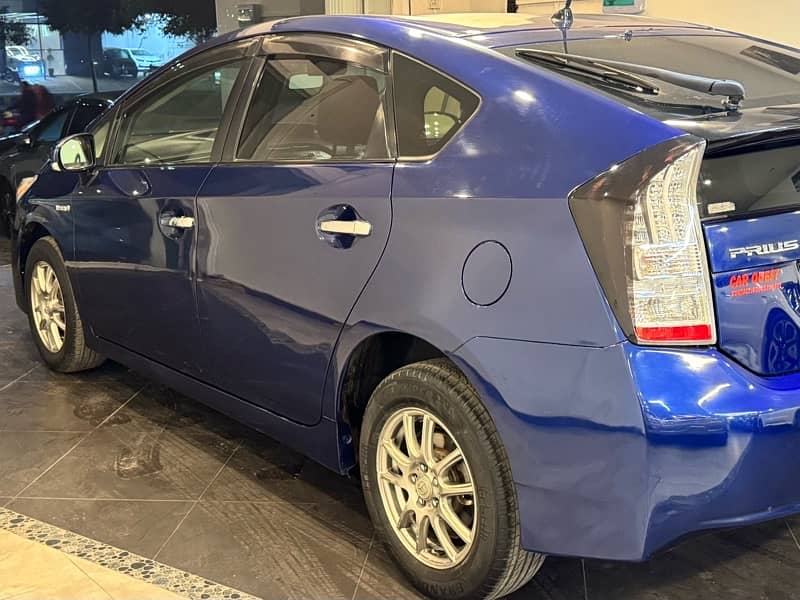 Toyota Prius 2011 9