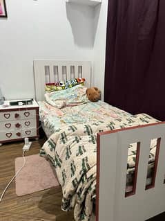 Single Bed With Mirror And Side table