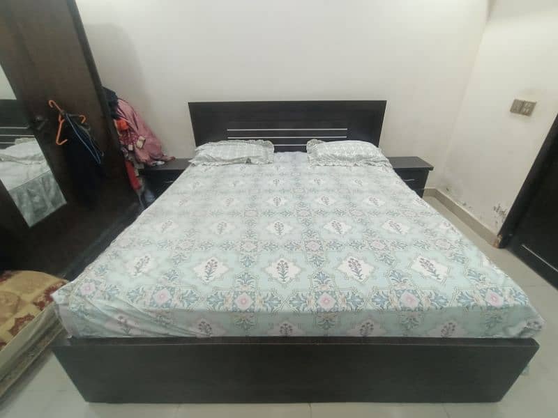 King Size Bed with 2 Side Tables & Master Spring Air Mattress for Sale 0