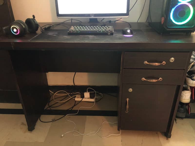 Gaming PC Setup with Mouse, Keyboard, Headphones, Desk and Chair 4