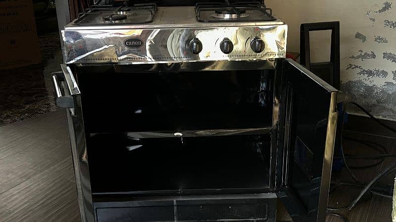 27" Size, 3 Burners, Metal Cover, Double Door, Enameled Grill. 1