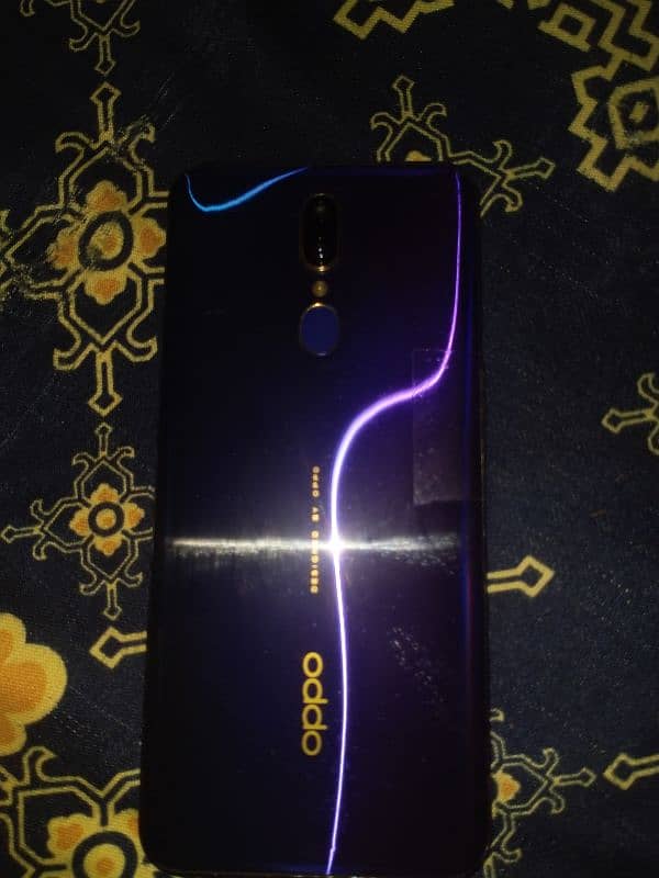 Oppo F11 Condition good just panel broken 0