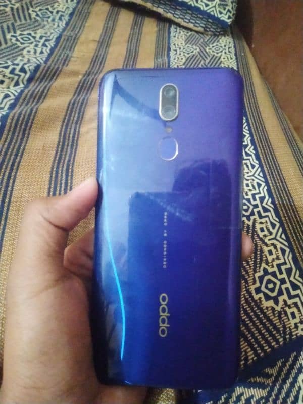 Oppo F11 Condition good just panel broken 1