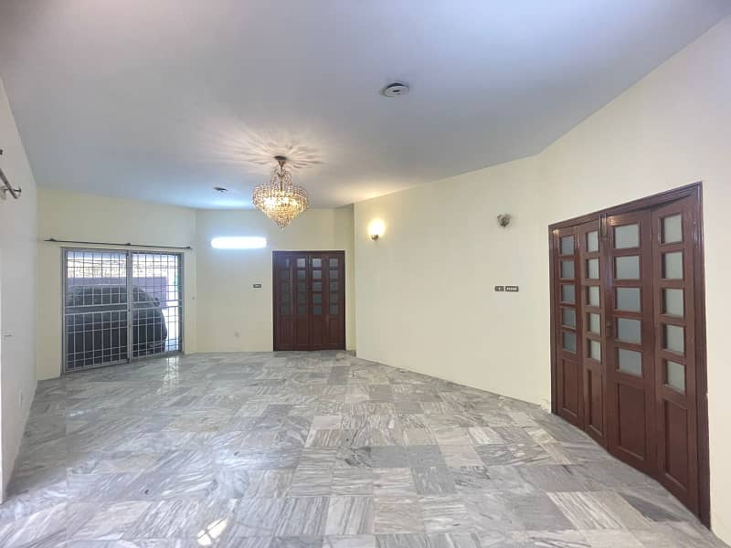 1 KANAL HOUSE AVALIBLE FOR RENT NEAR JAIL ROAD 0