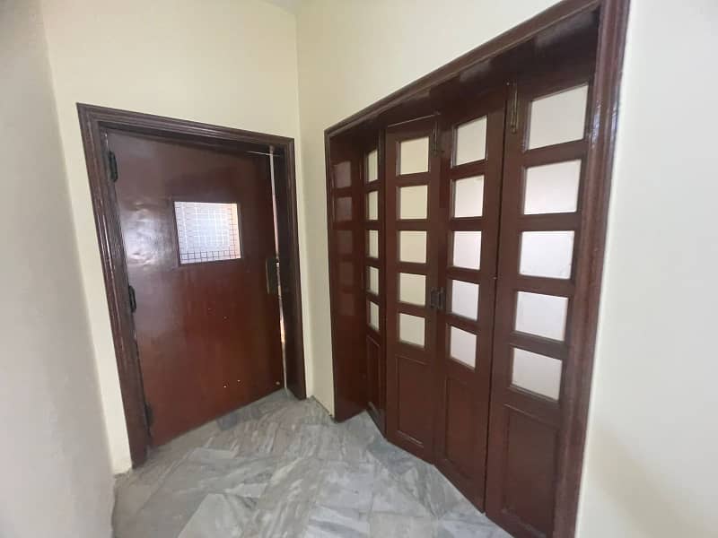 1 KANAL HOUSE AVALIBLE FOR RENT NEAR JAIL ROAD 1