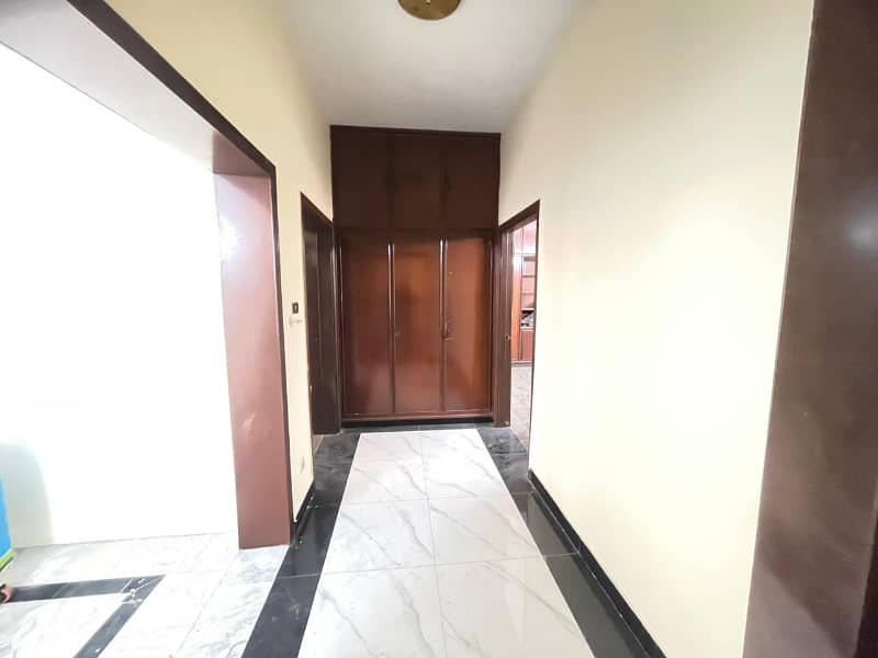 1 KANAL HOUSE AVALIBLE FOR RENT NEAR JAIL ROAD 13