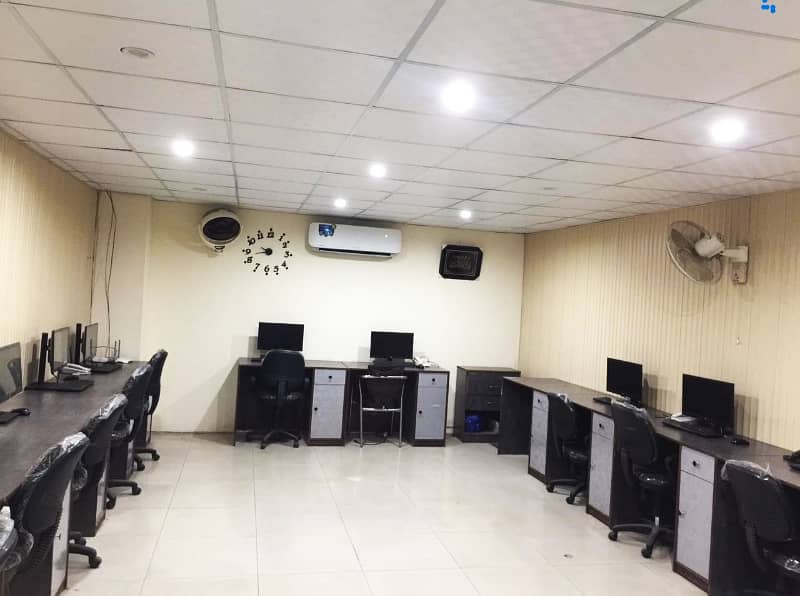 1800 Sq Feet Fully Furnished Office Original Pictures Reasonable Rent On Main Boulevard Gulberg For Rent 14