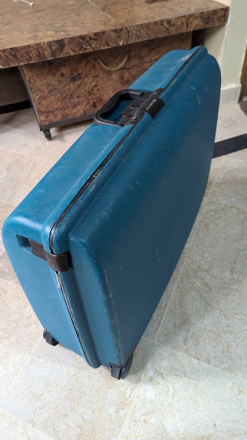 Delsey Suitcase luaggage 2