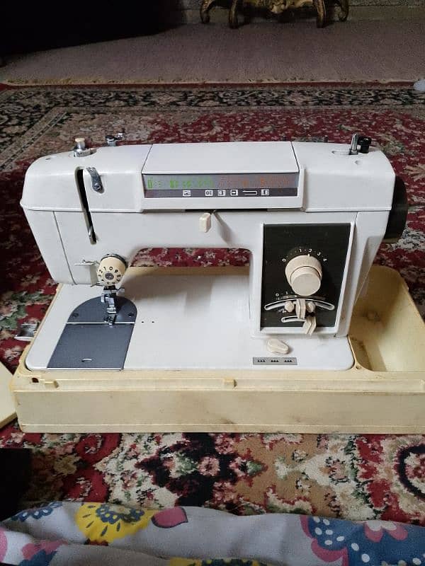 TOYOTA COMPANY ORIGNAL ELECTRIC SEWING MACHINE 7