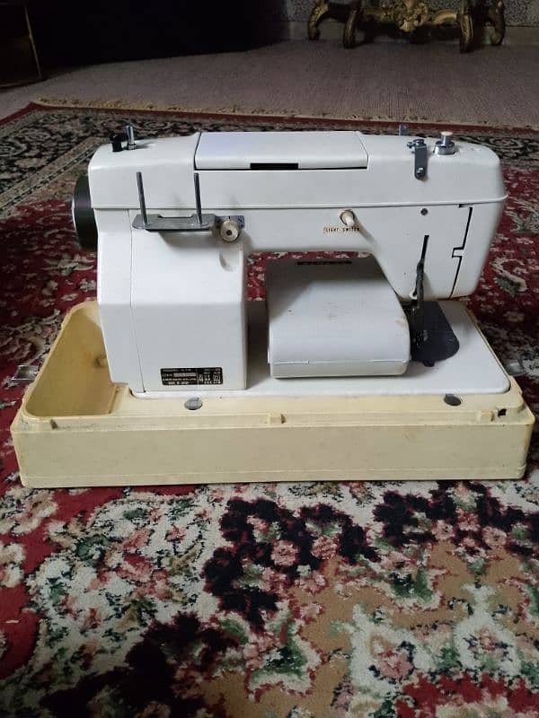 TOYOTA COMPANY ORIGNAL ELECTRIC SEWING MACHINE 9