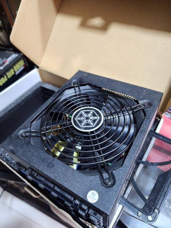 SilverStone 1300W Strider Titanium Series Power Supply 4