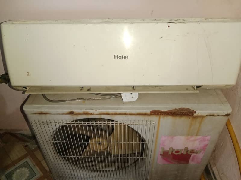 Used Ac for urgent sale 1