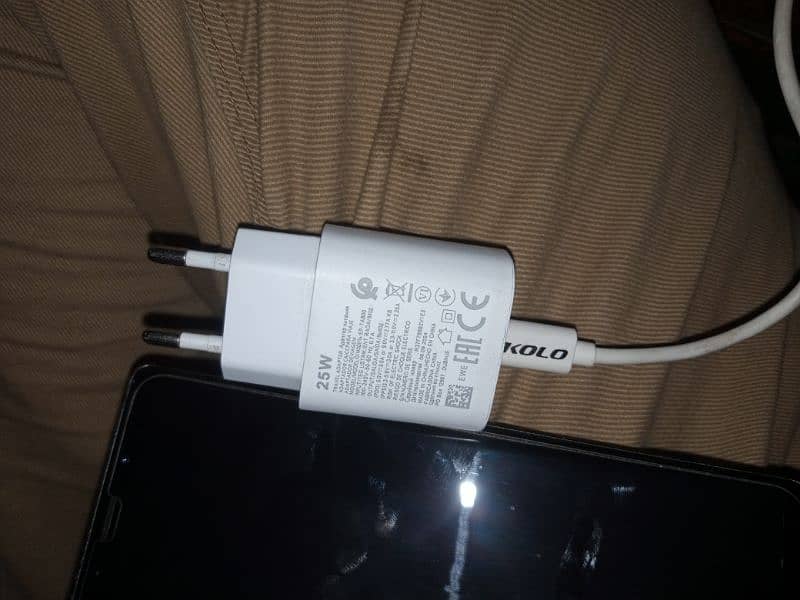 galaxy note 9 with charger aor cover 2