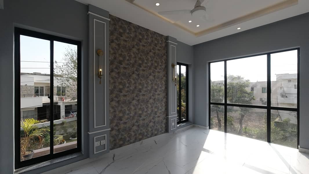 12 Marla House For Sale In AA Block Phase 4 DHA Defence Lahore. 28